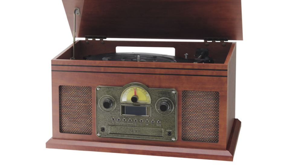 Nostalgic old-style turntable in wood finish